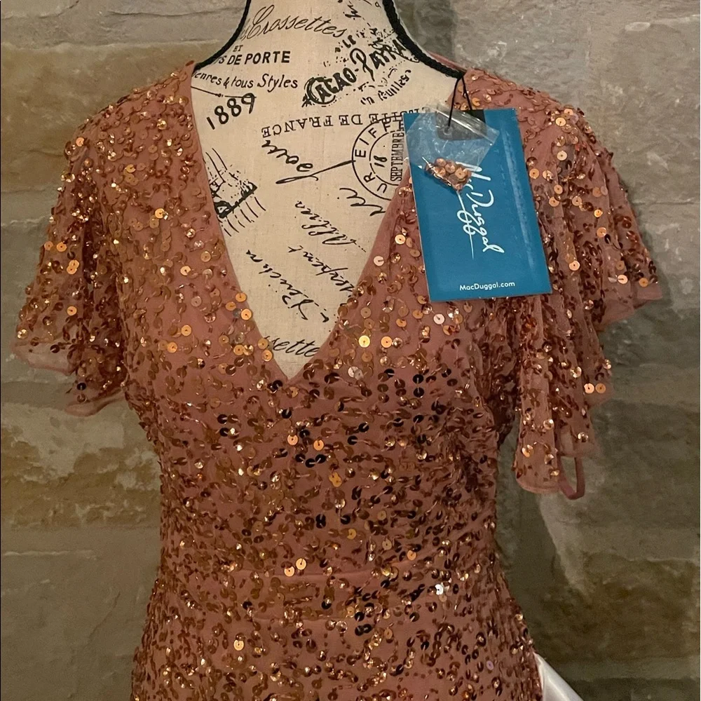 Mac Duggal Rose Gold Sequin V-Neck Flutter Sleeve Dress | Size 2. Rose Gold - Picture 4 of 8